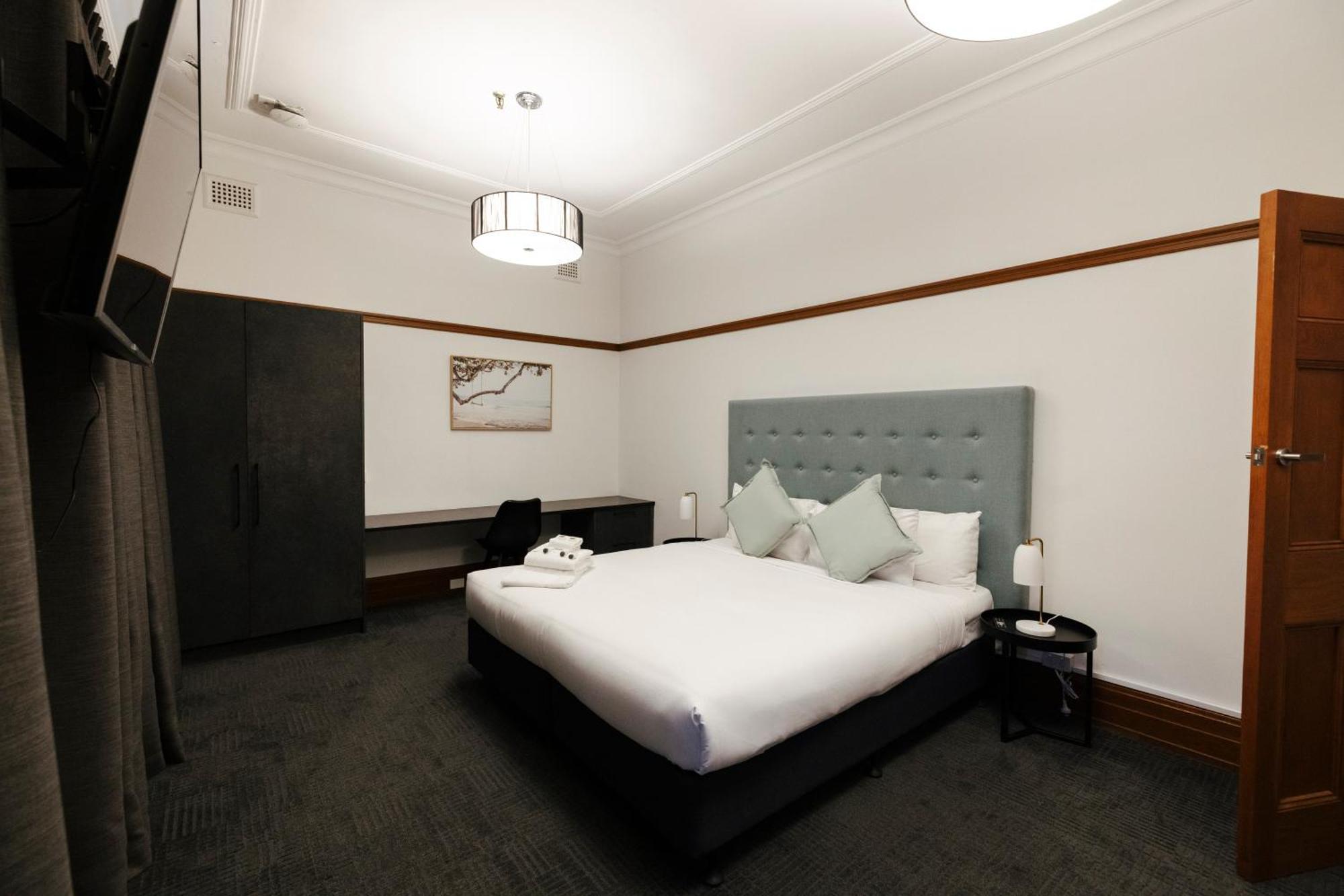 Guildford Hotel Exterior photo